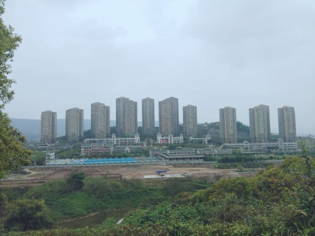 和悅家園位于重慶市江北區(qū)佳美路56號(hào)，總建筑面積323442.39平方米，其中住宅258210.96平方米；商業(yè)12196.34平方米；車庫39096.82平方米（停車位1150個(gè)）.jpg